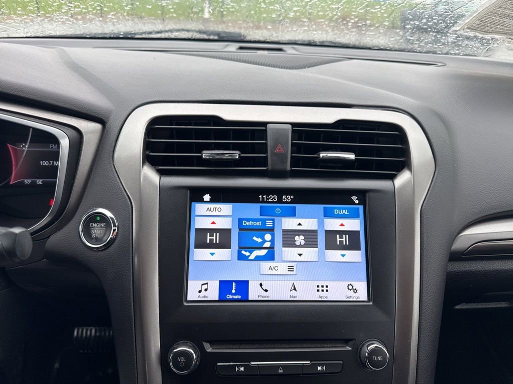 Used 2017 Ford Fusion SE w/ Fusion SE Technology Package FWD image 18