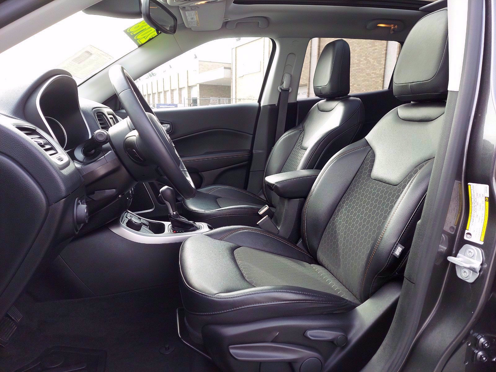 Used 2018 Jeep Compass Latitude w/ Safe & Security Group AWD/4WD image 13