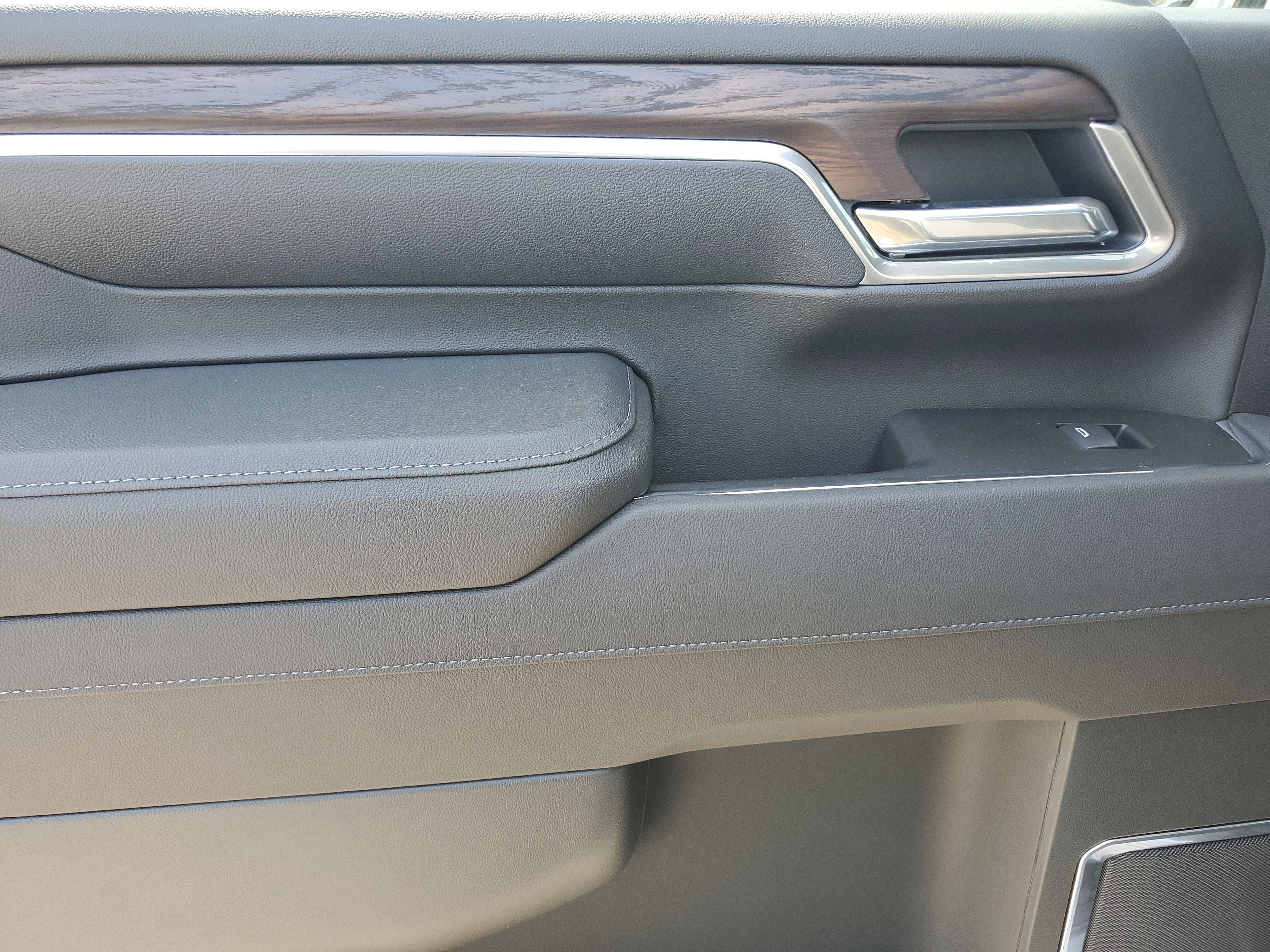 New 2025 GMC Sierra 2500 SLT w/ SLT Convenience Package image 13