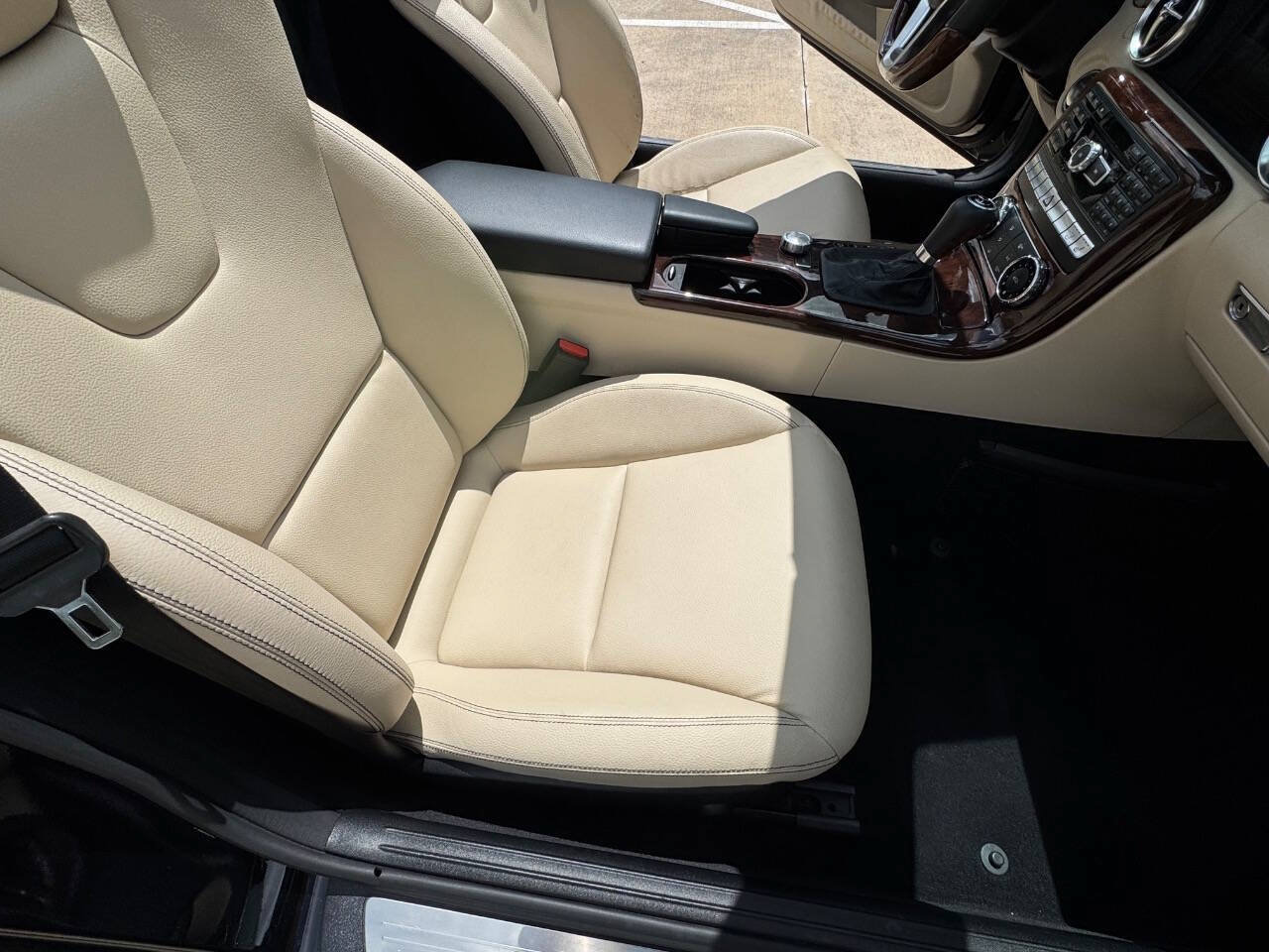 Used 2013 Mercedes-Benz SLK 250 image 28