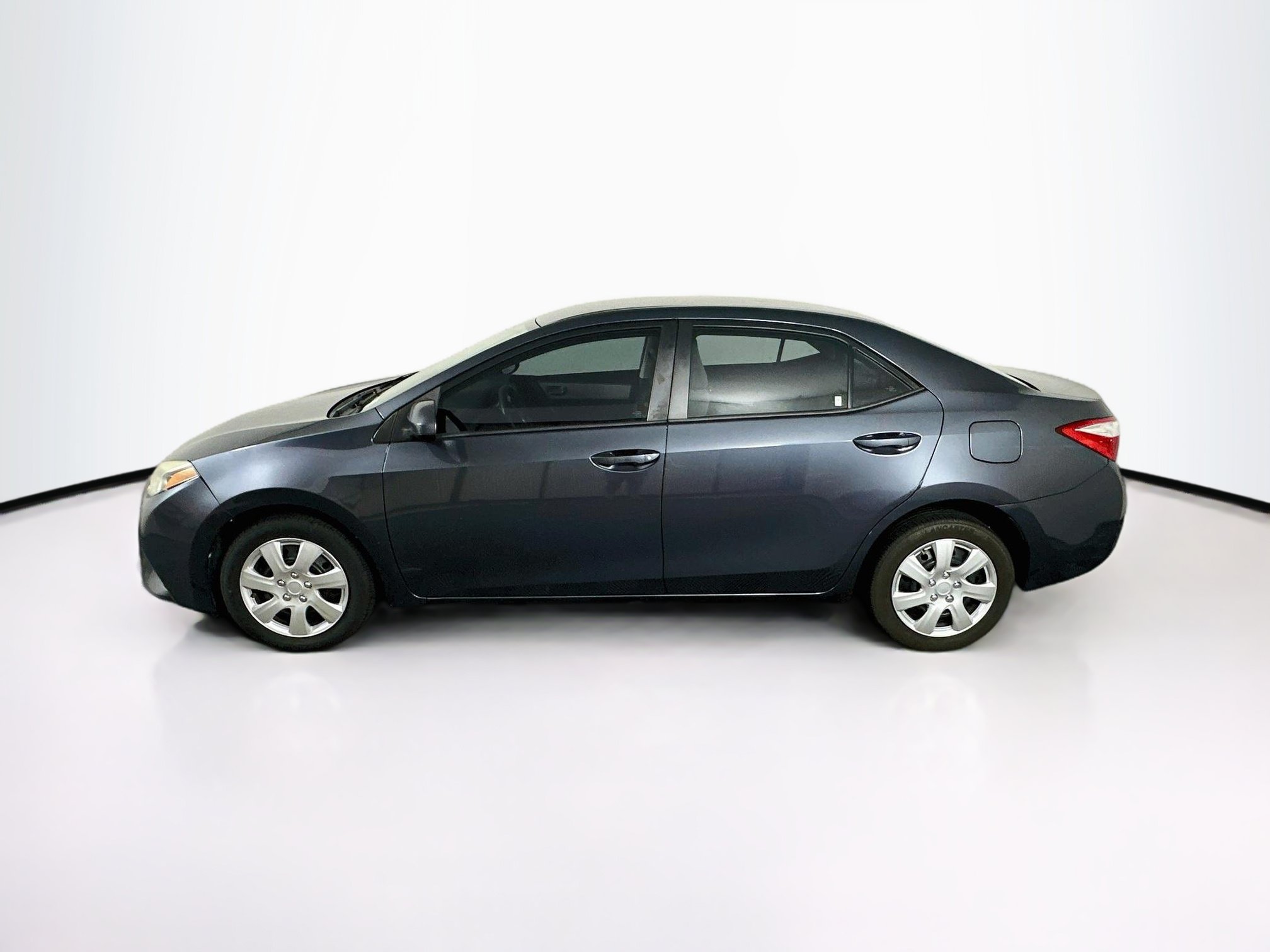 Used 2015 Toyota Corolla LE FWD image 4