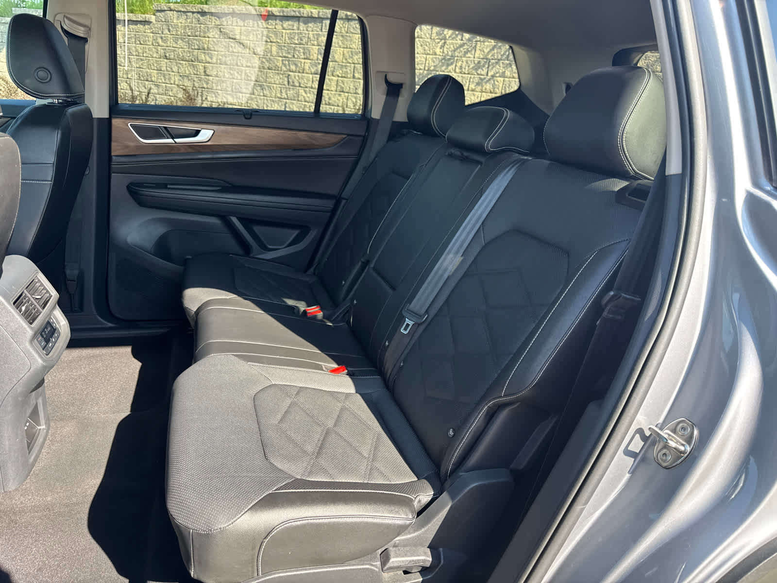 Certified 2024 Volkswagen Atlas SE image 12