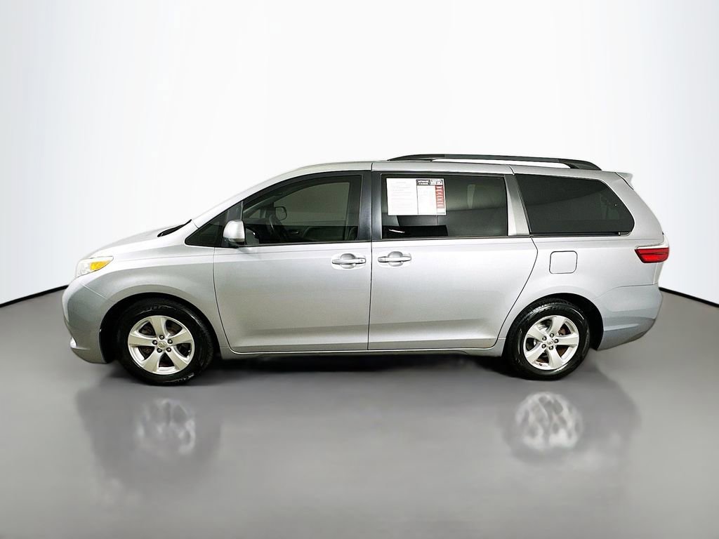 Used 2017 Toyota Sienna LE image 5