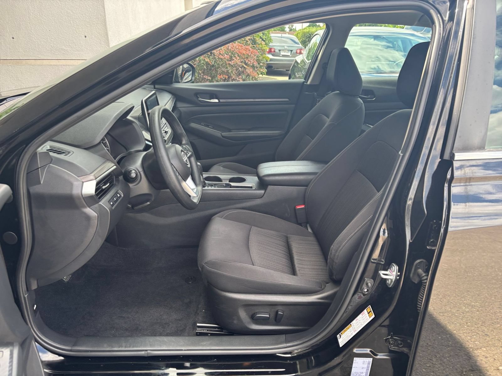 Used 2025 Nissan Altima 2.5 SV FWD image 28