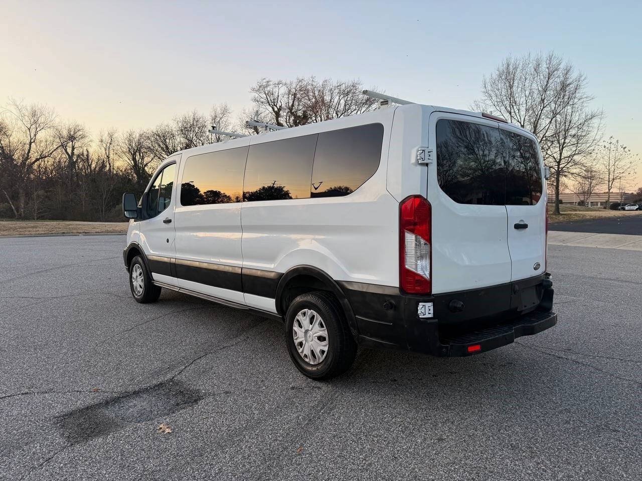 Used 2015 Ford Transit 350 XLT RWD image 4