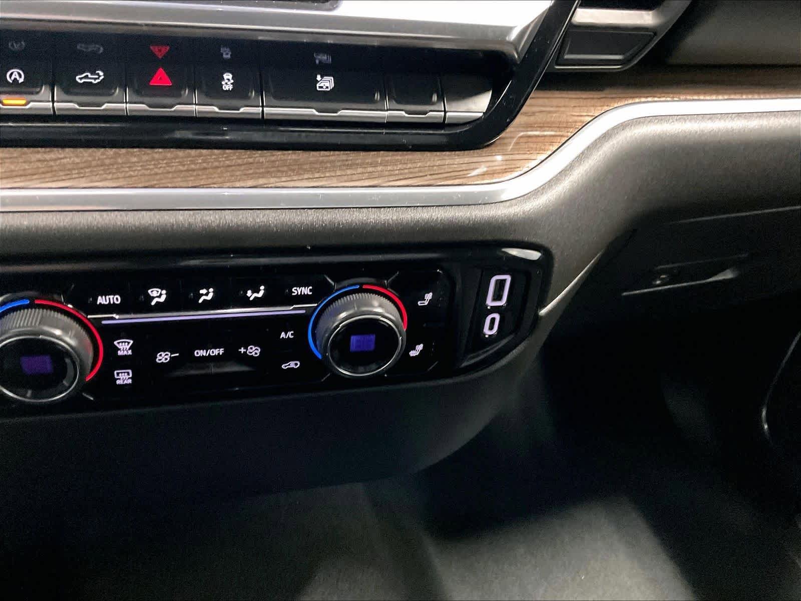 Used 2024 Chevrolet Silverado 1500 LT AWD/4WD image 26