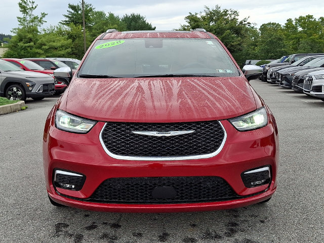 Used 2026 Chrysler Pacifica Pinnacle w/ Trailer Tow Group AWD/4WD image 2