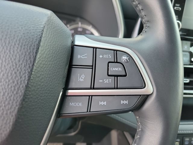 Used 2022 Toyota Highlander XLE FWD image 31