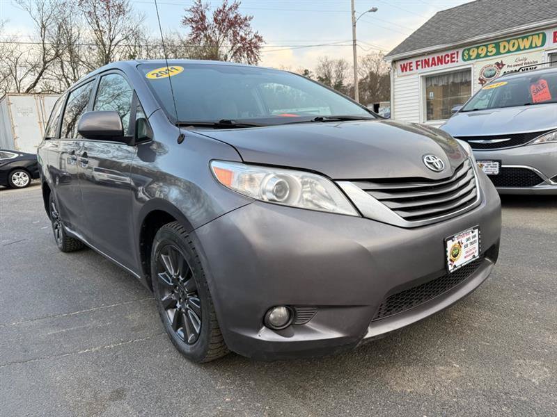 Used 2011 Toyota Sienna XLE AWD/4WD image 4