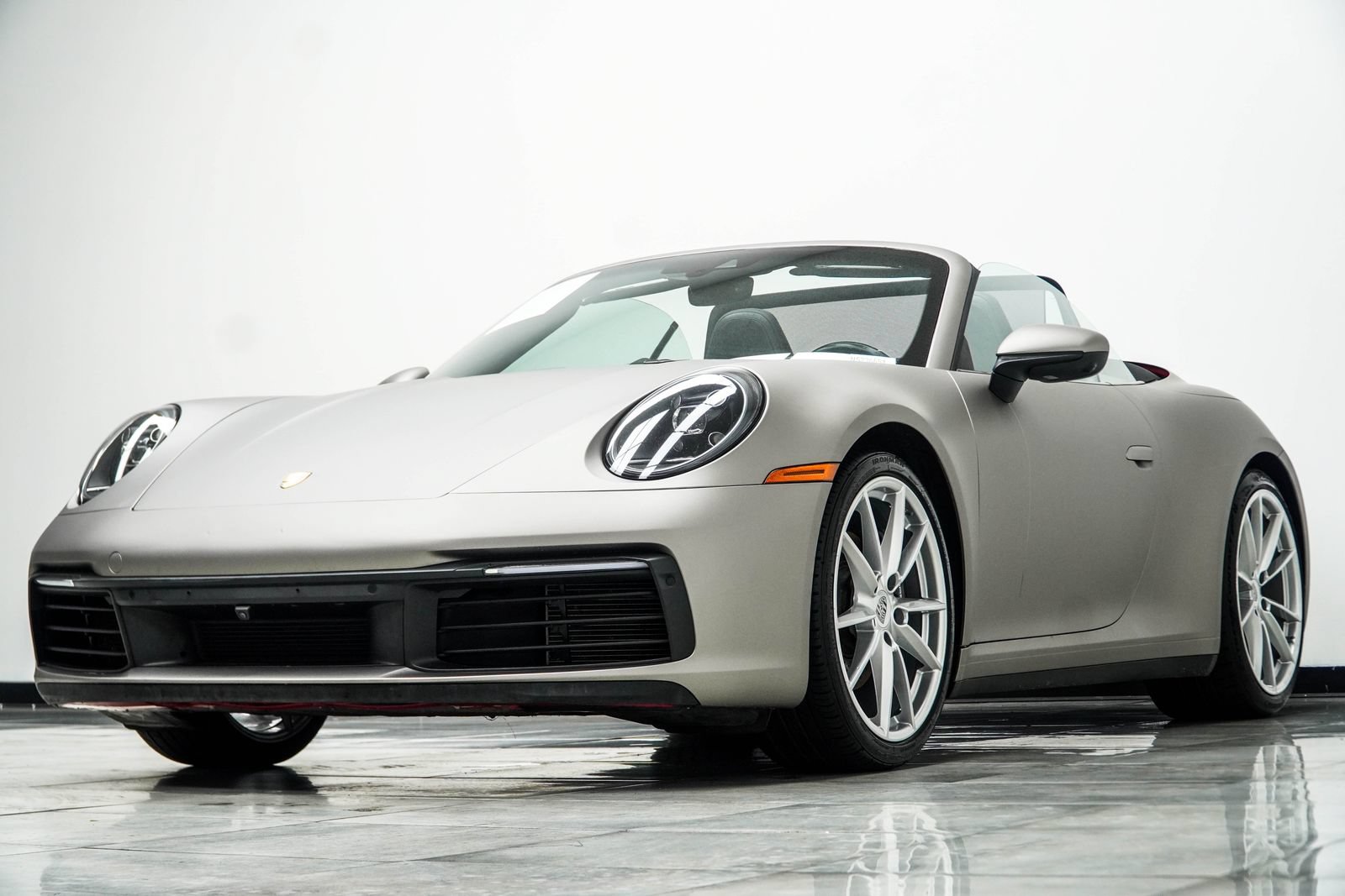 Used 2022 Porsche 911 Carrera w/ Premium Package RWD image 11