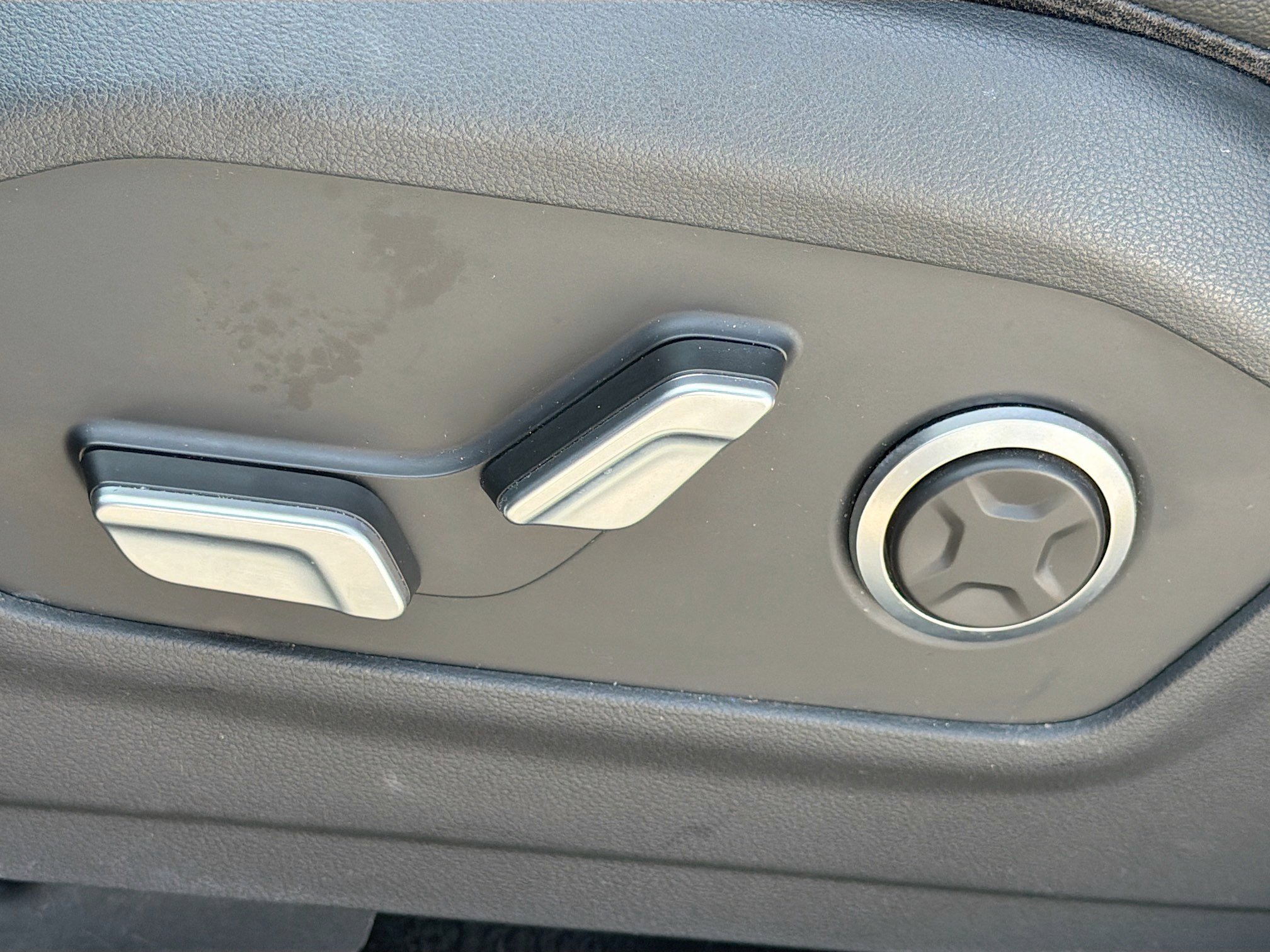 Used 2024 Hyundai Santa Fe Limited image 27