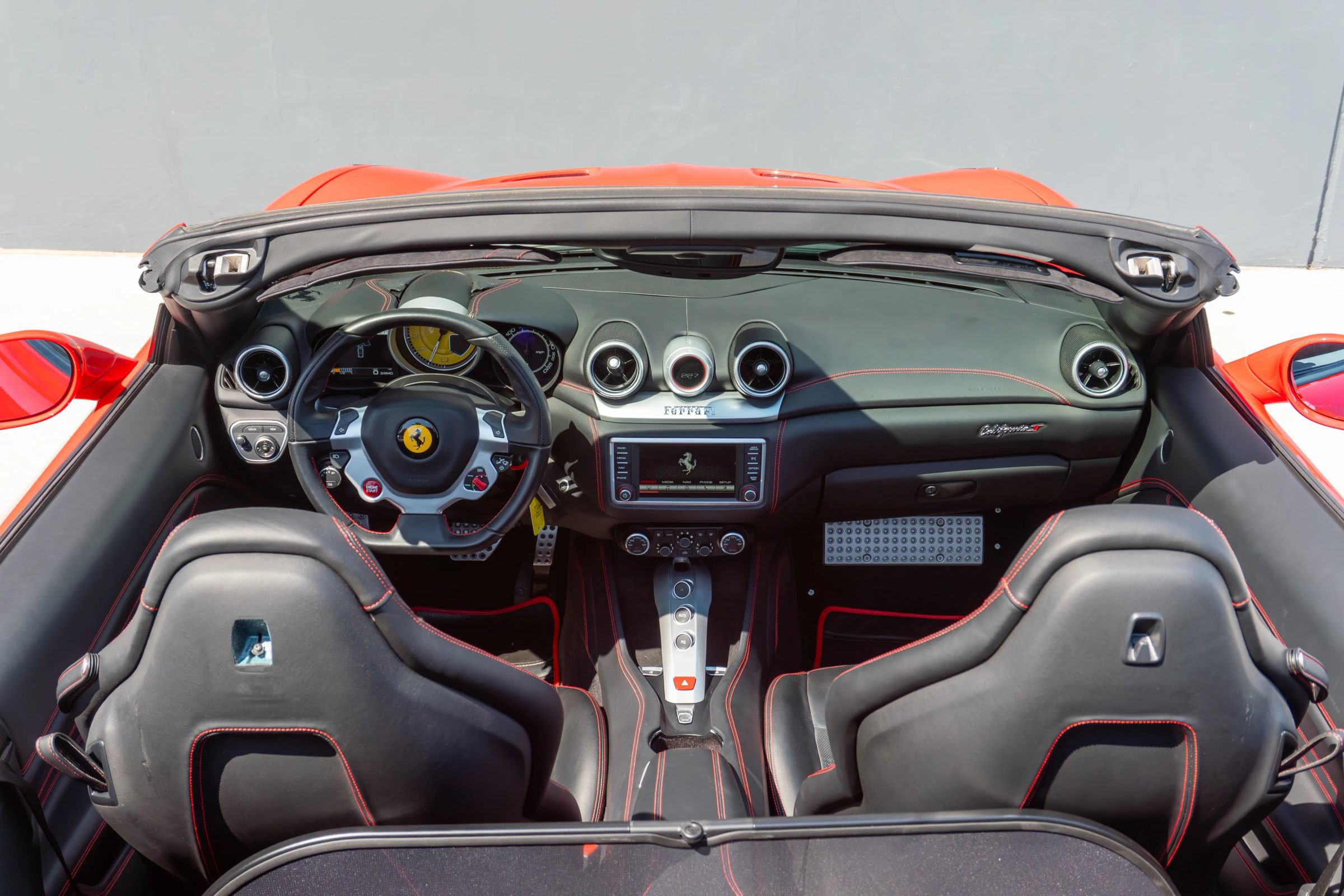 Used 2017 Ferrari California T RWD image 57