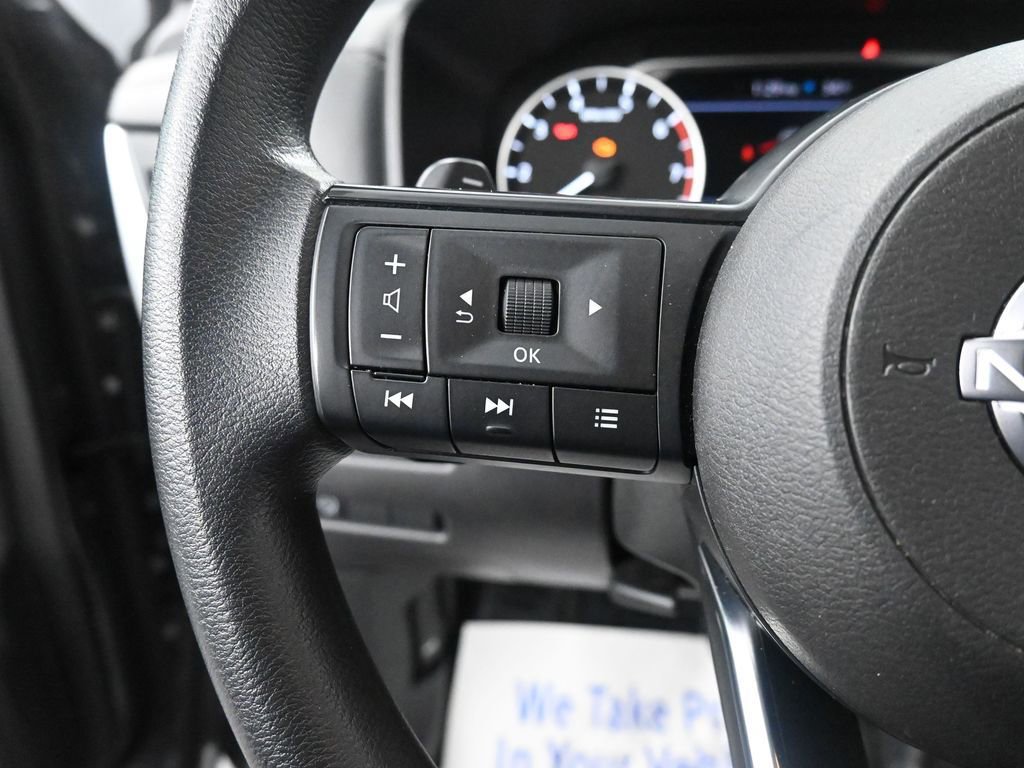 Used 2024 Nissan Rogue S image 32