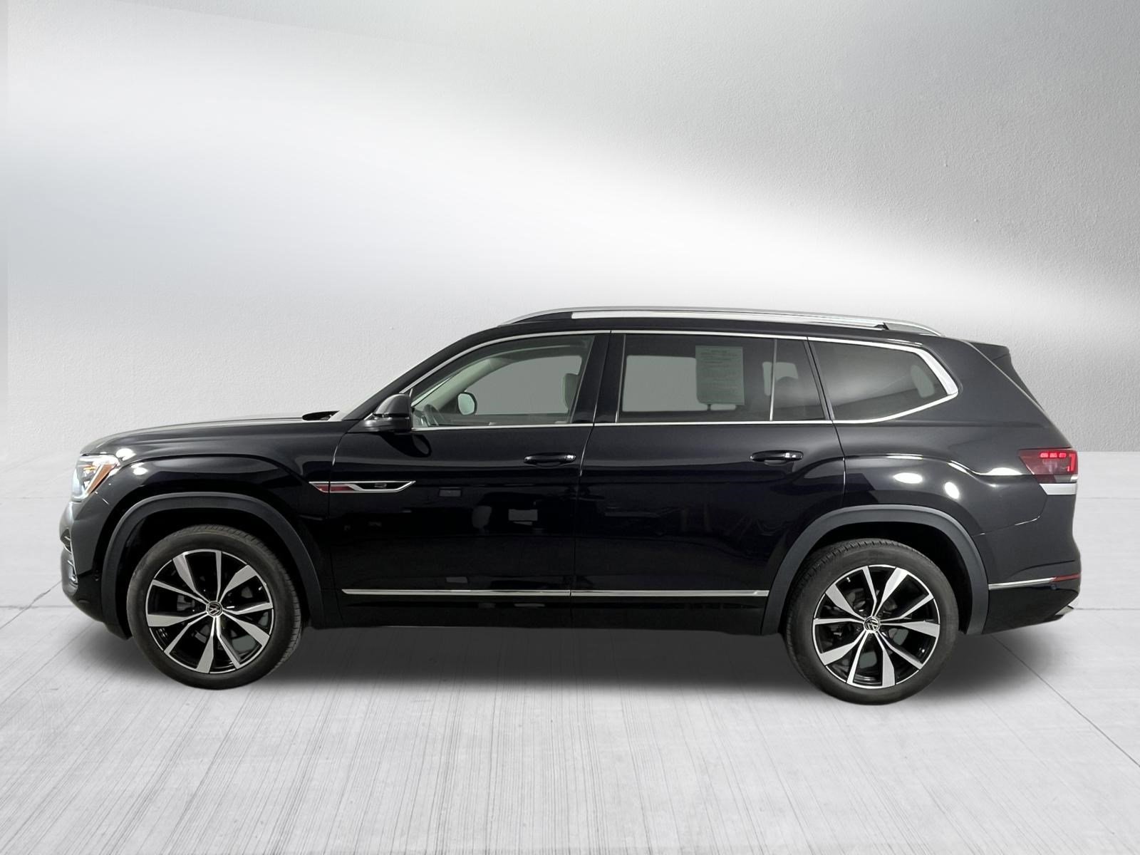 Certified 2024 Volkswagen Atlas SEL Premium R-Line AWD/4WD image 4