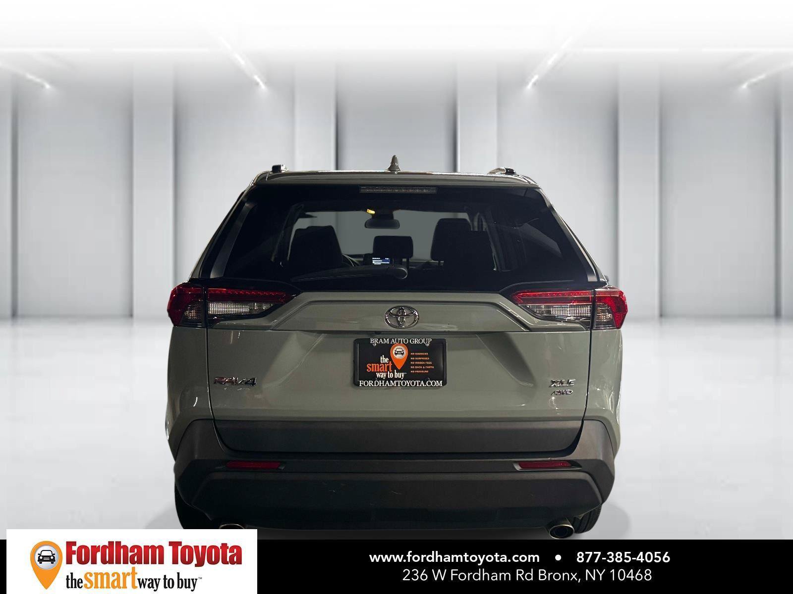 Used 2019 Toyota RAV4 XLE AWD/4WD image 6