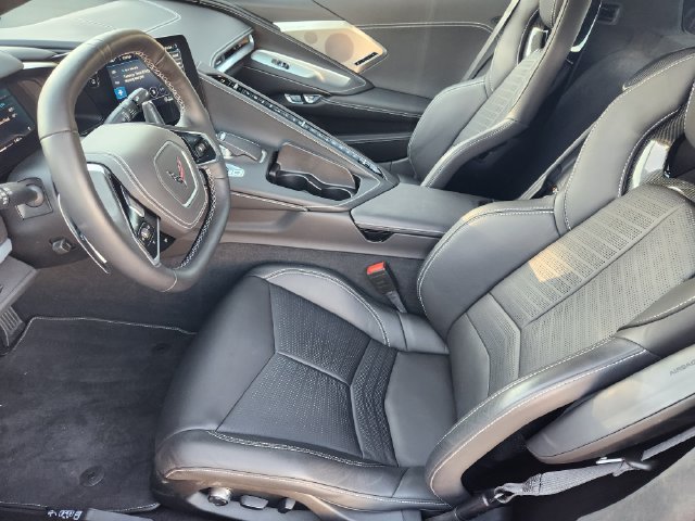 Used 2021 Chevrolet Corvette Stingray Premium Cpe w/ Z51 Performance Package RWD image 4