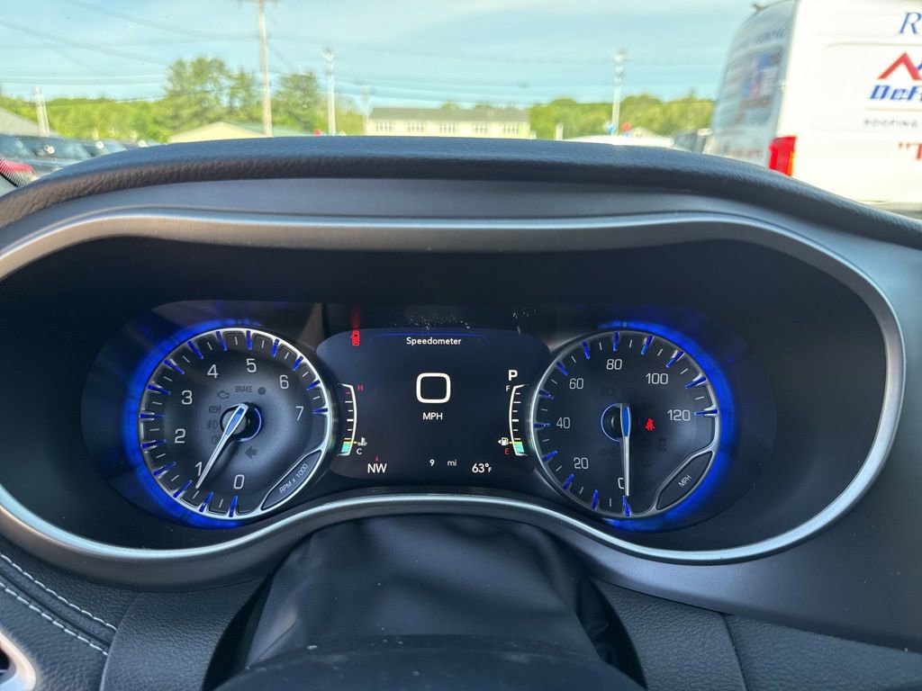 New 2027 Chrysler Pacifica Limited AWD/4WD image 11