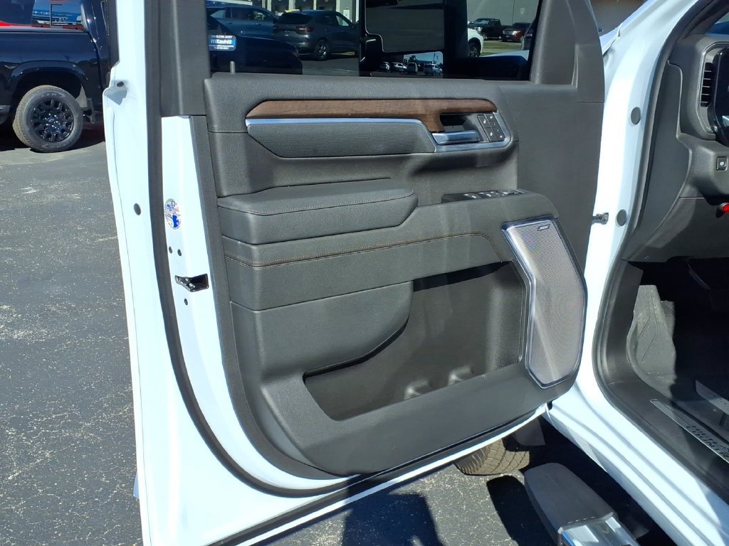 Used 2026 Chevrolet Silverado 3500 High Country w/ Technology Package AWD/4WD image 7