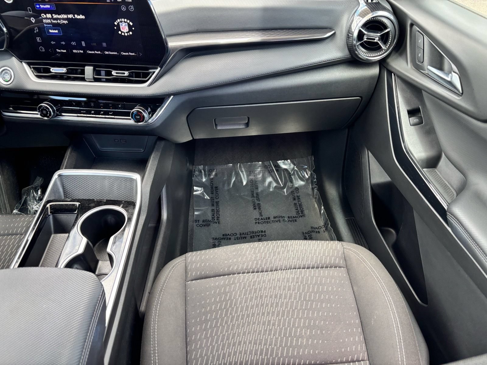 Used 2025 Chevrolet Equinox LT FWD image 15