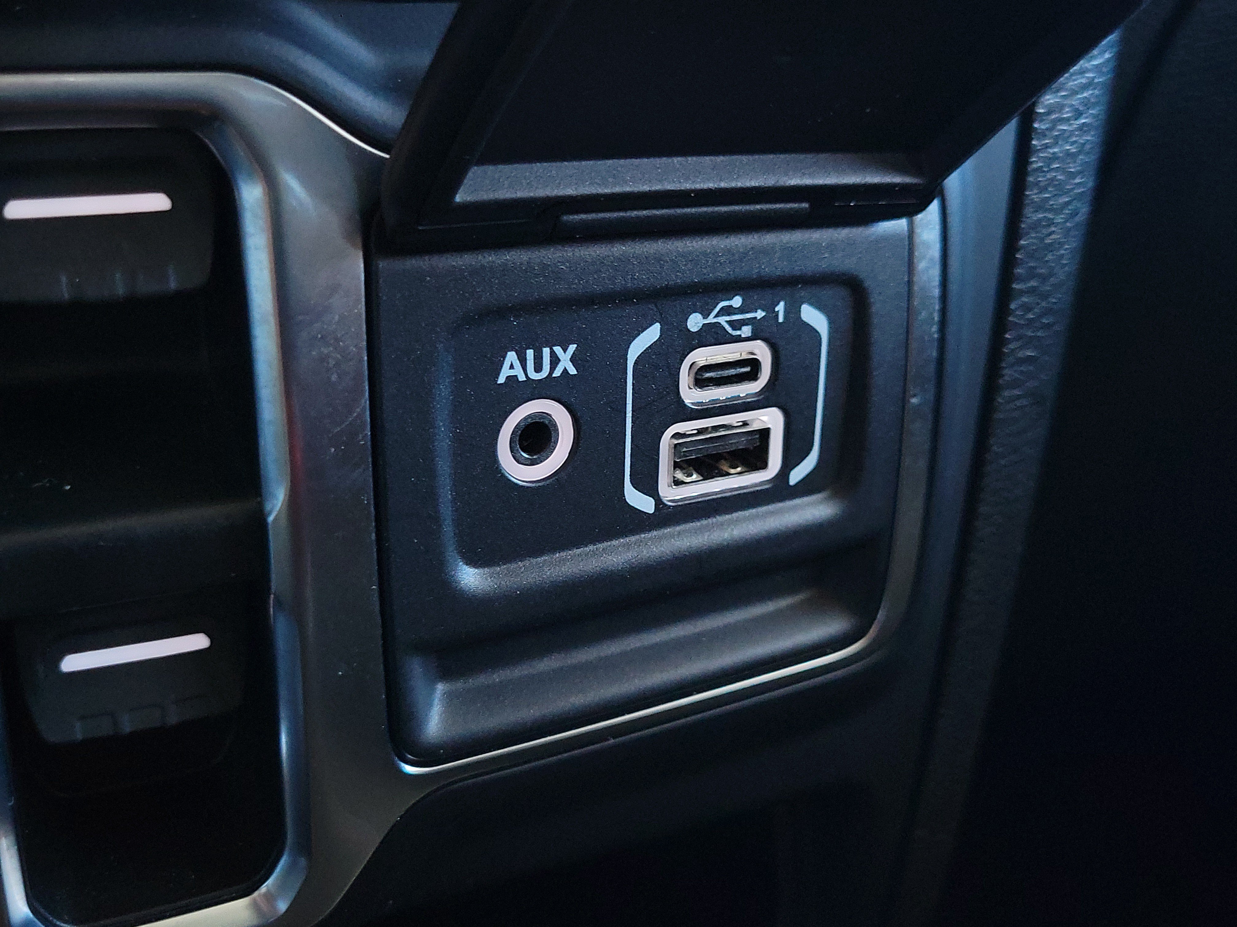 Certified 2023 Jeep Gladiator Sport AWD/4WD image 28