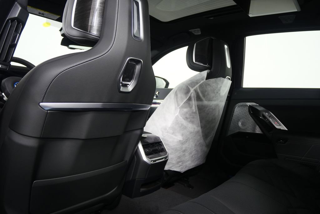 New 2026 BMW 750e xDrive w/ Executive Package image 17