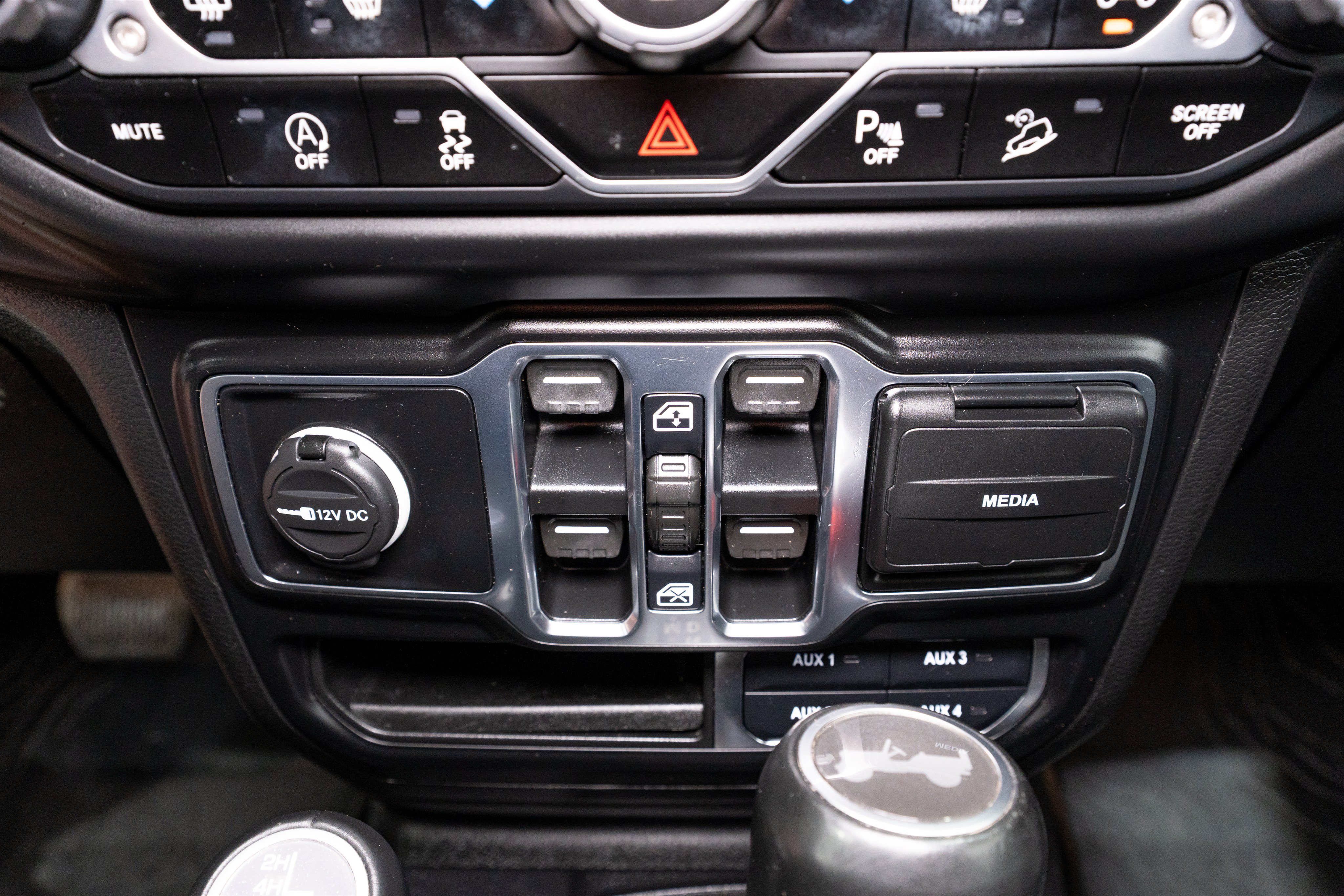 Used 2020 Jeep Wrangler Unlimited Sahara AWD/4WD image 23