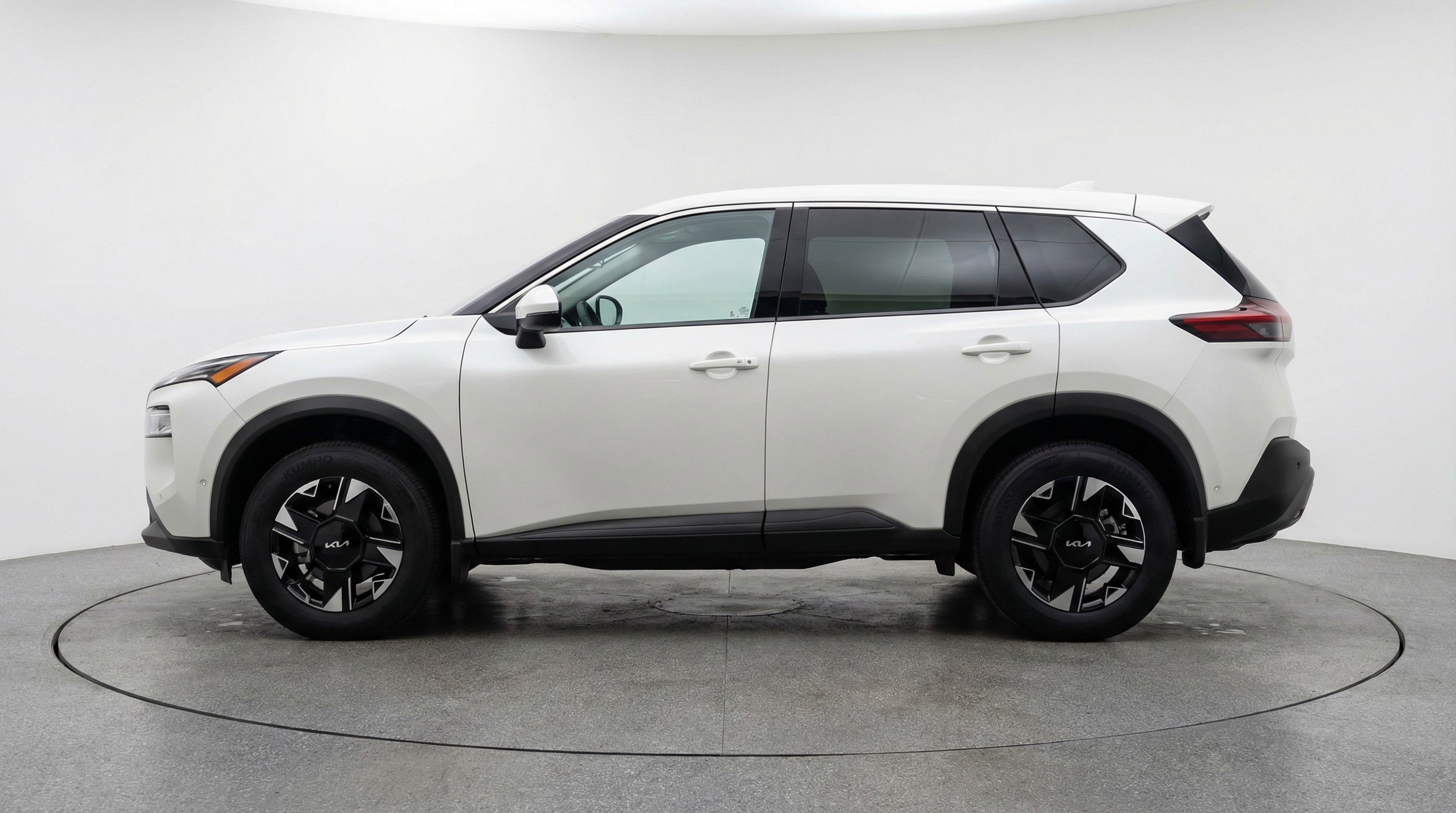 Used 2025 Nissan Rogue SV FWD image 5
