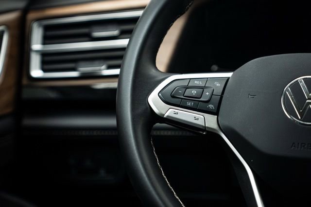 Used 2025 Volkswagen Atlas SE image 20