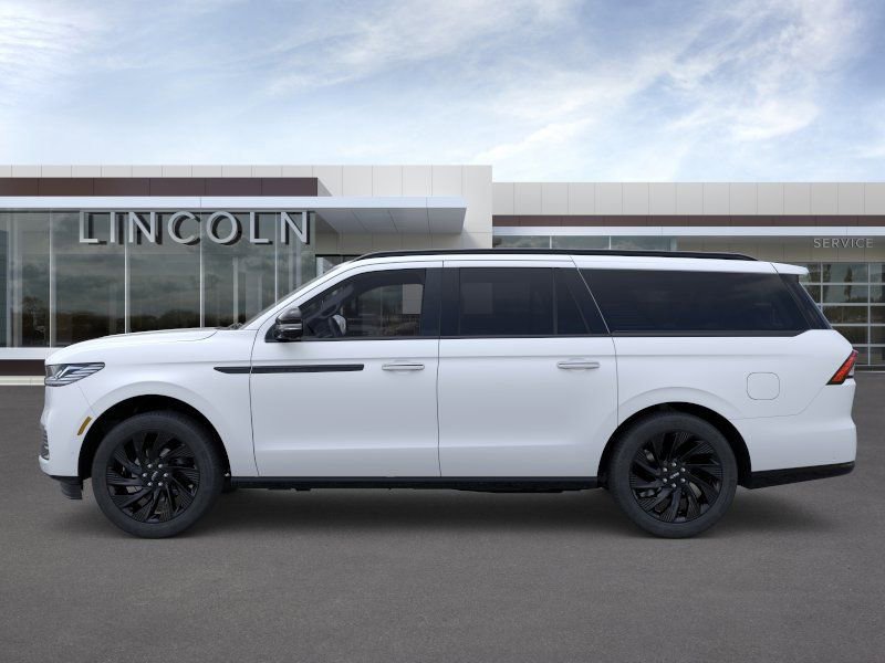 New 2026 Lincoln Navigator L Reserve AWD/4WD image 3