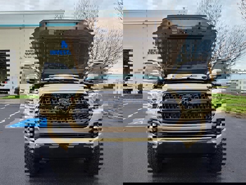 Used 2017 Toyota Tacoma TRD Off-Road image 29