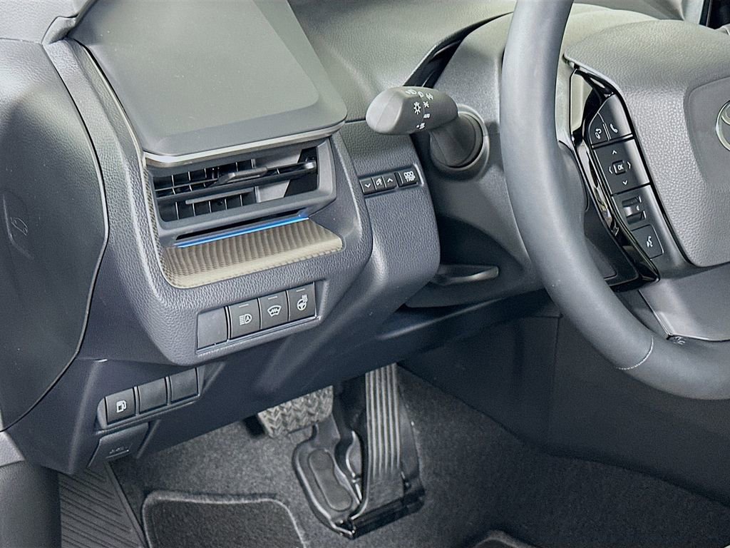 Used 2026 Toyota Prius XLE FWD image 10