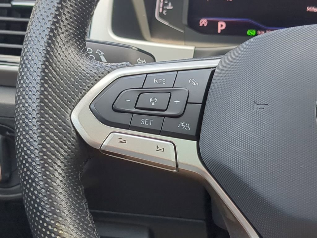 Used 2022 Volkswagen Atlas SEL Premium image 18