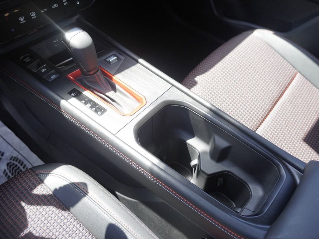 Certified 2025 Nissan Kicks SR image 15
