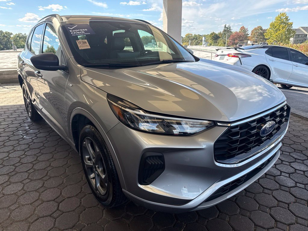 Certified 2024 Ford Escape ST-Line w/ Tech Pack #1 AWD/4WD image 4