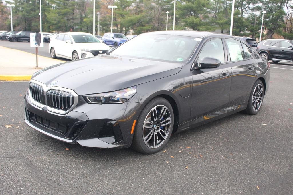 Used 2026 BMW 550e xDrive w/ Executive Package AWD/4WD image 4
