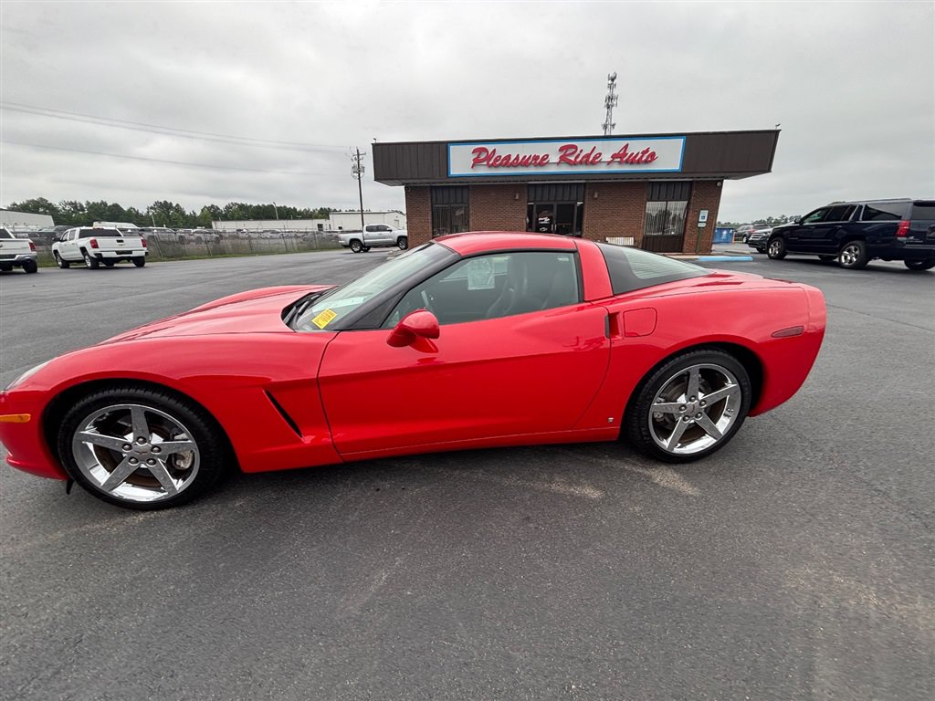 Used 2007 Chevrolet Corvette Coupe w/ Preferred Equipment Group RWD image 2