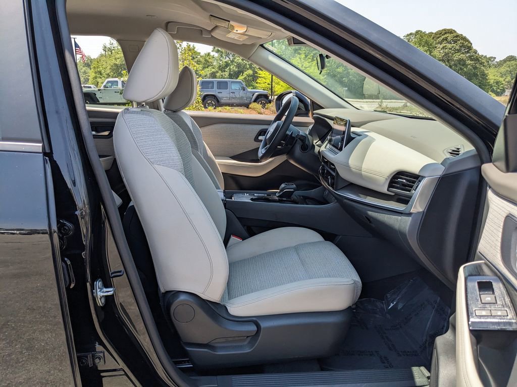 Used 2023 Nissan Rogue SV FWD image 42