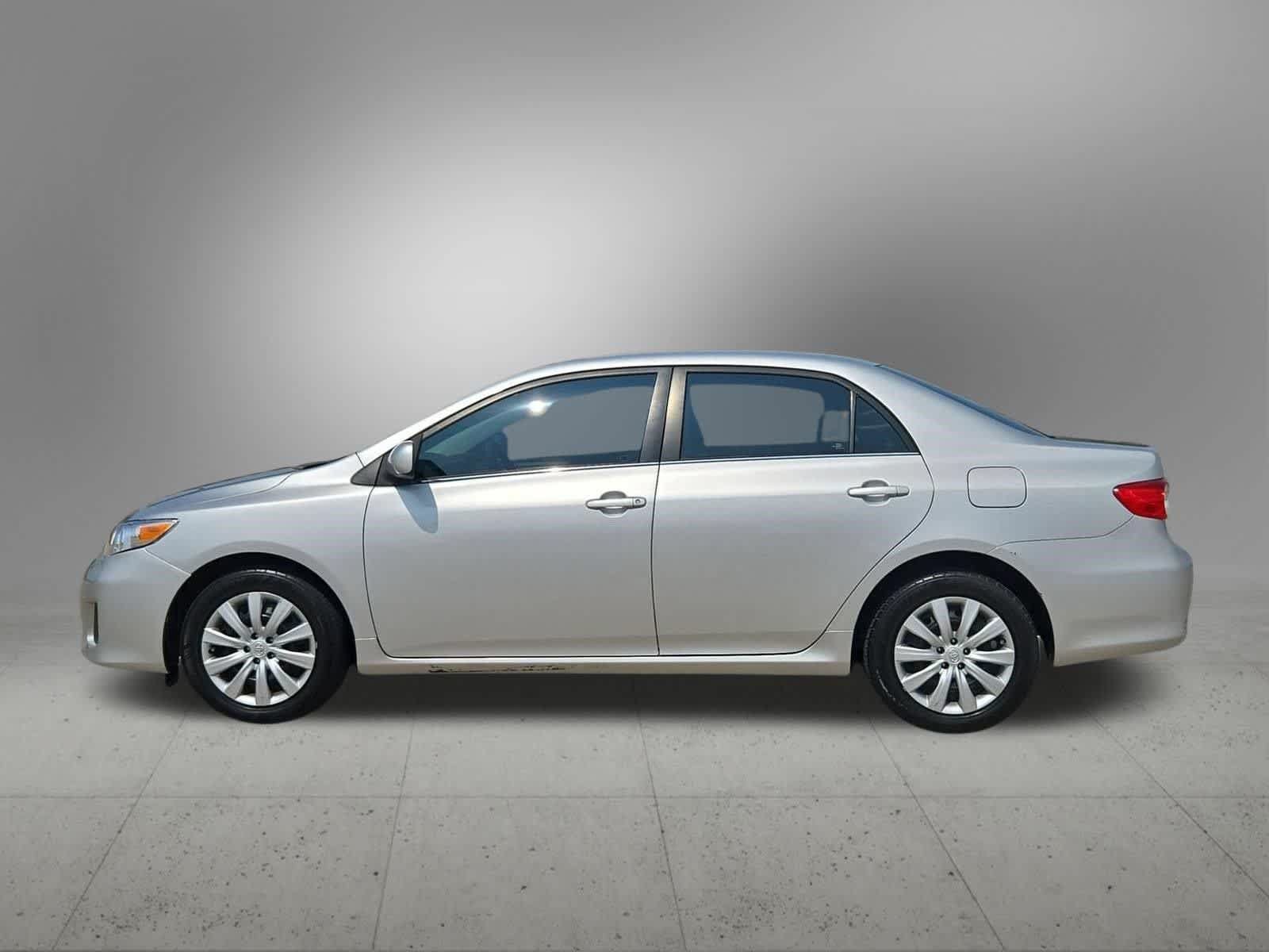 Used 2013 Toyota Corolla LE FWD image 3