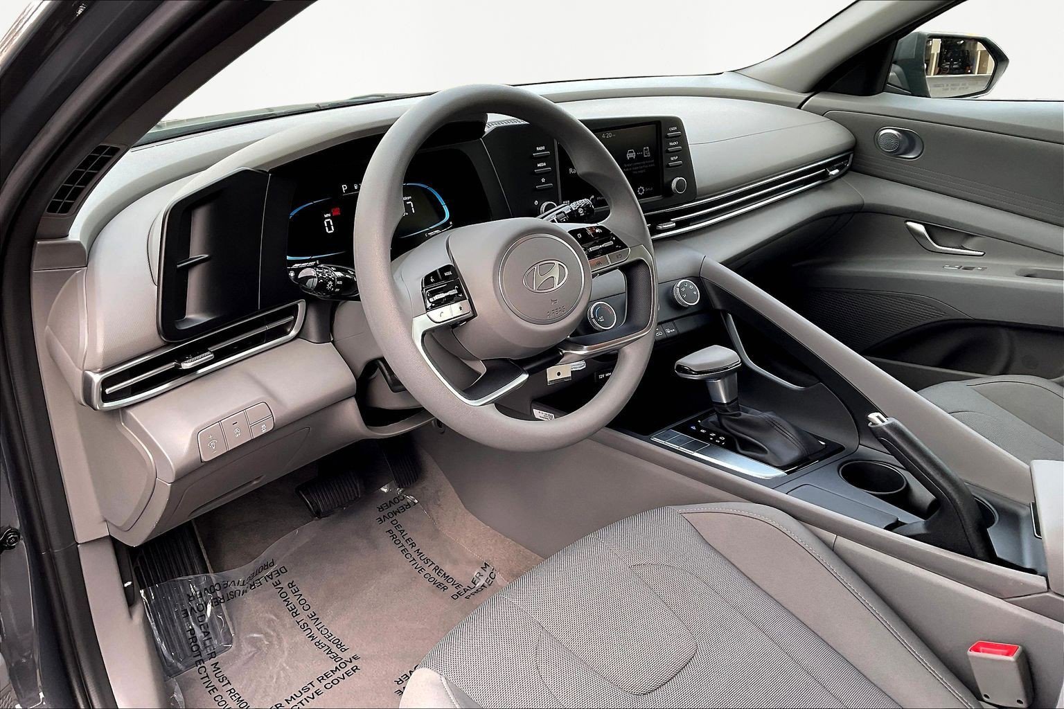 Certified 2025 Hyundai Elantra SE image 17