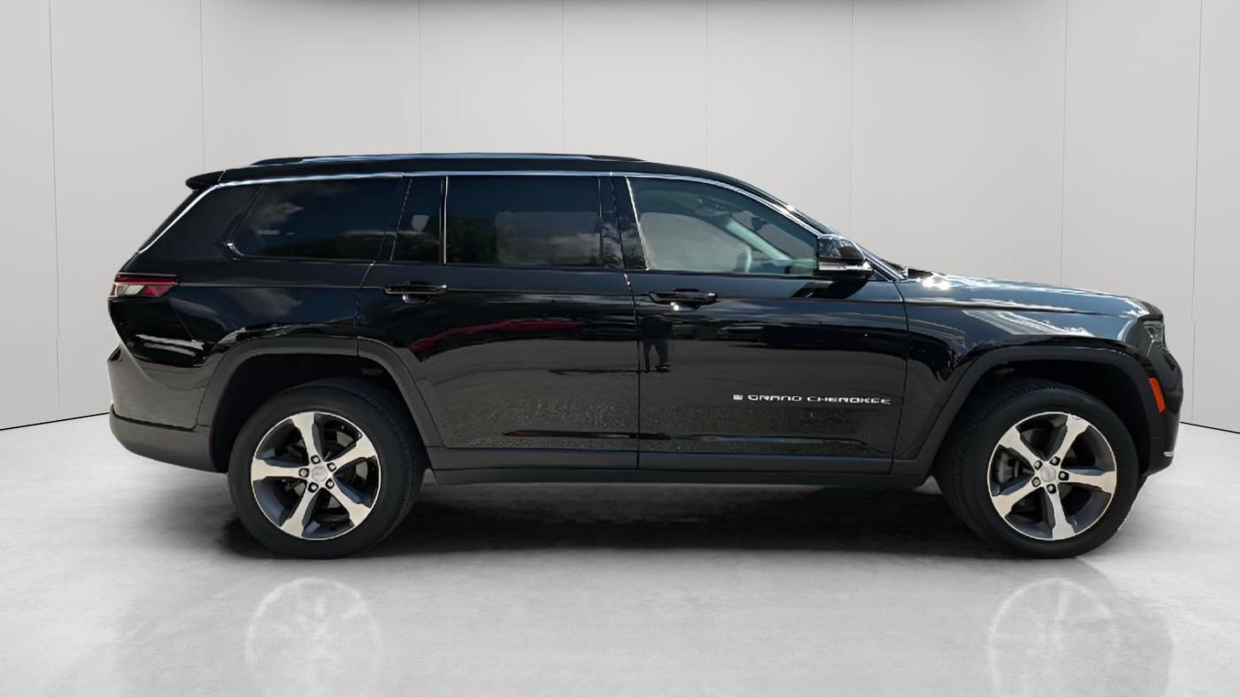 Used 2023 Jeep Grand Cherokee L Limited AWD/4WD image 3