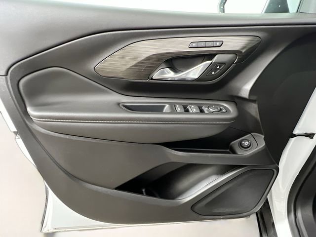 Used 2024 GMC Terrain SLT FWD image 31