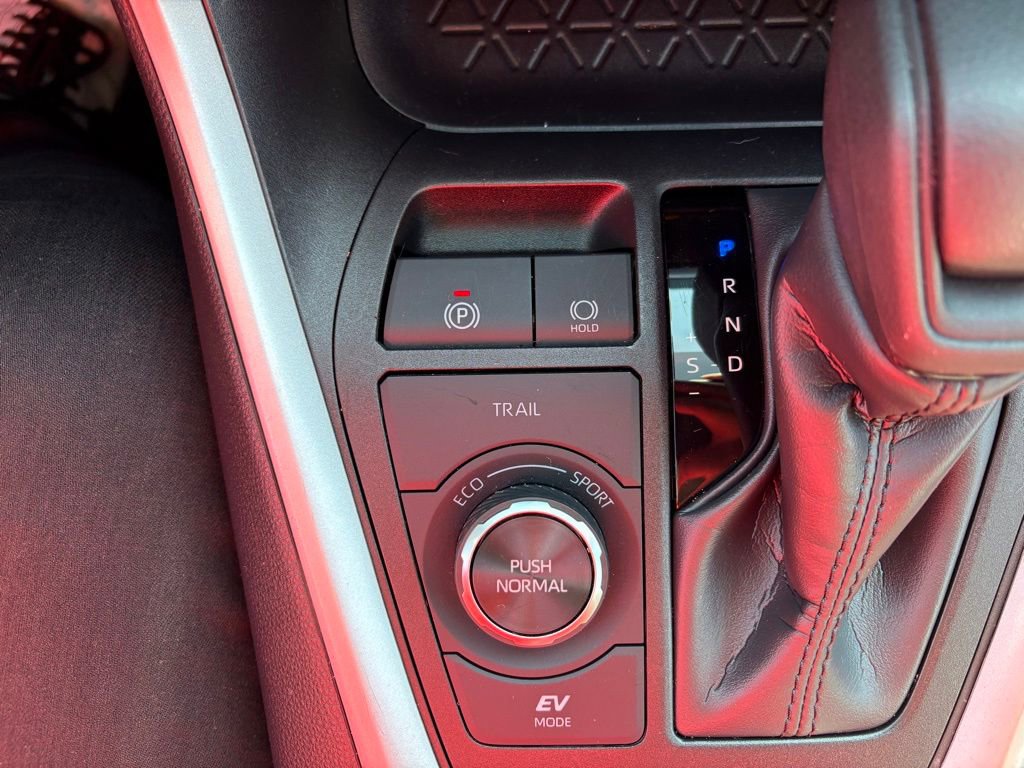 Certified 2025 Toyota RAV4 XLE AWD/4WD image 27