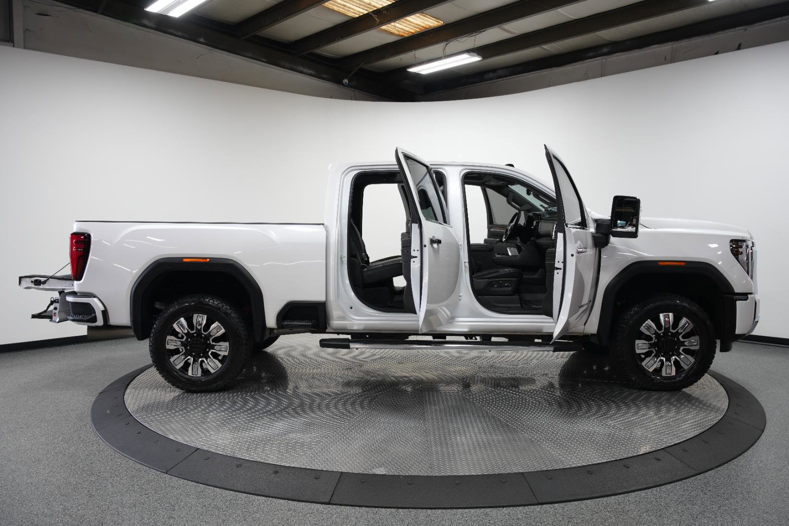 Used 2024 GMC Sierra 2500 Denali w/ Denali Reserve Package image 10