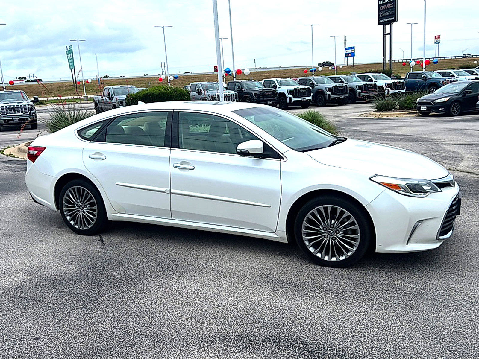 Used 2016 Toyota Avalon Limited w/ Toyota Safety Sense Package FWD image 4
