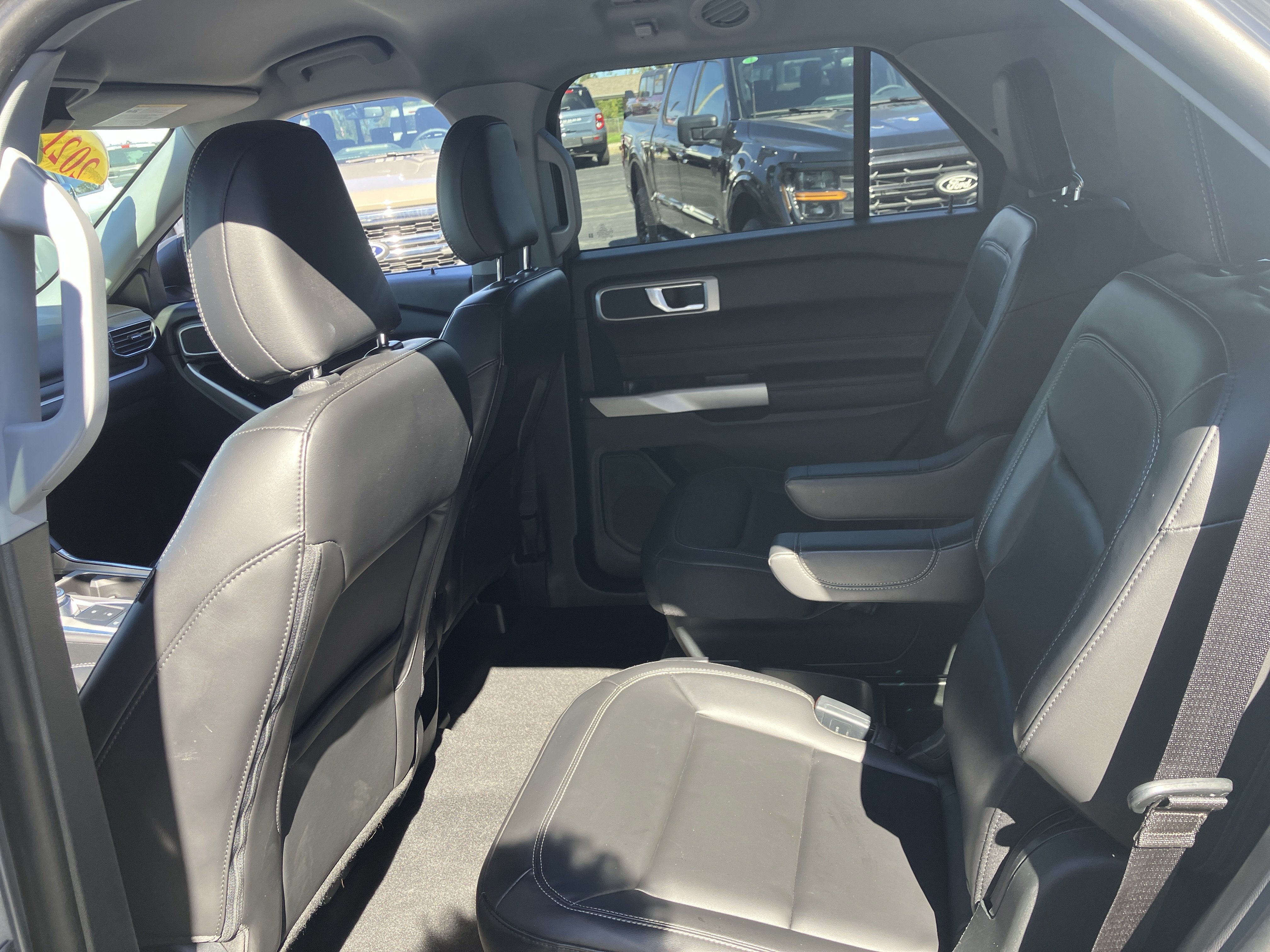 Used 2021 Ford Explorer XLT w/ Equipment Group 202A AWD/4WD image 13