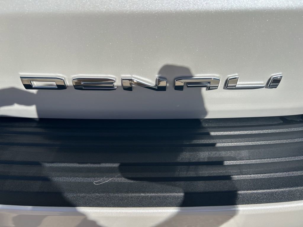 Used 2024 GMC Yukon XL Denali w/ Advanced Technology Package image 32