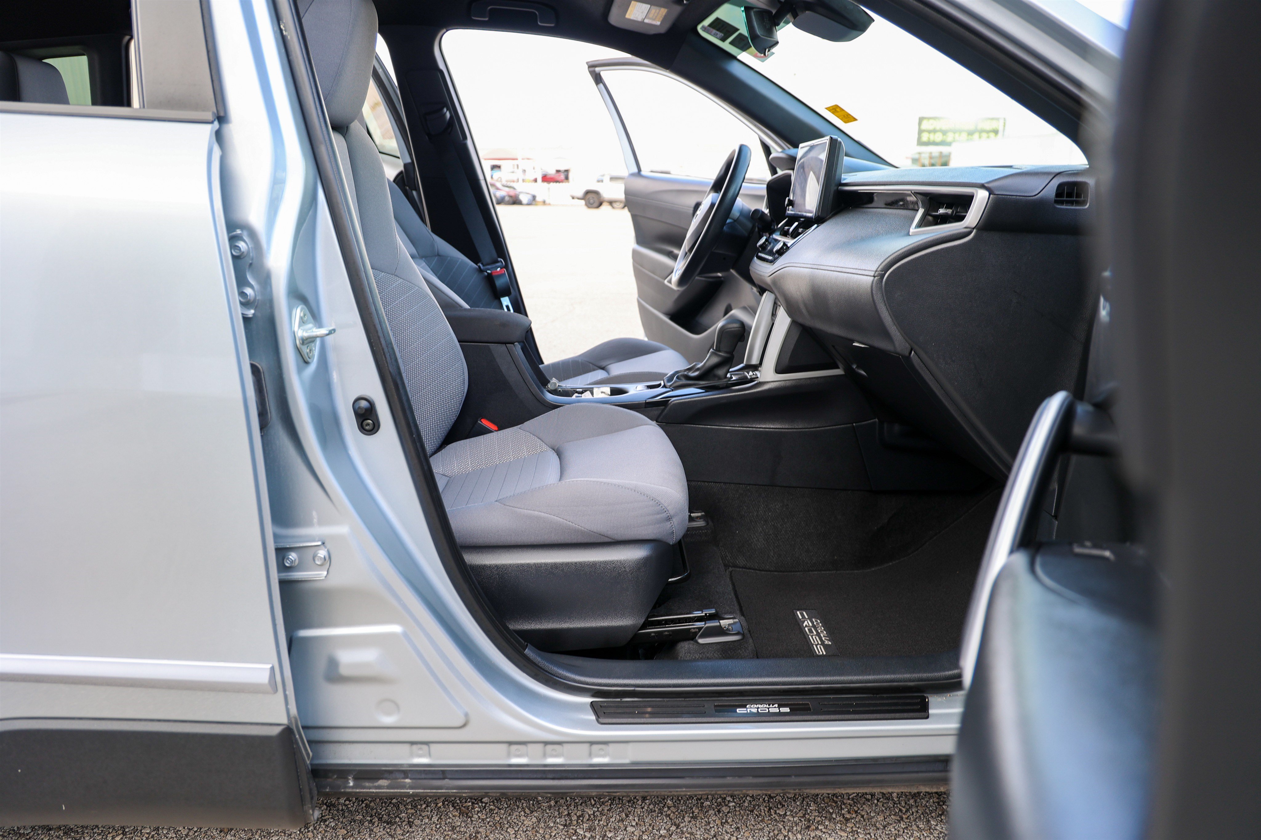 Used 2024 Toyota Corolla Cross AWD Hybrid image 38