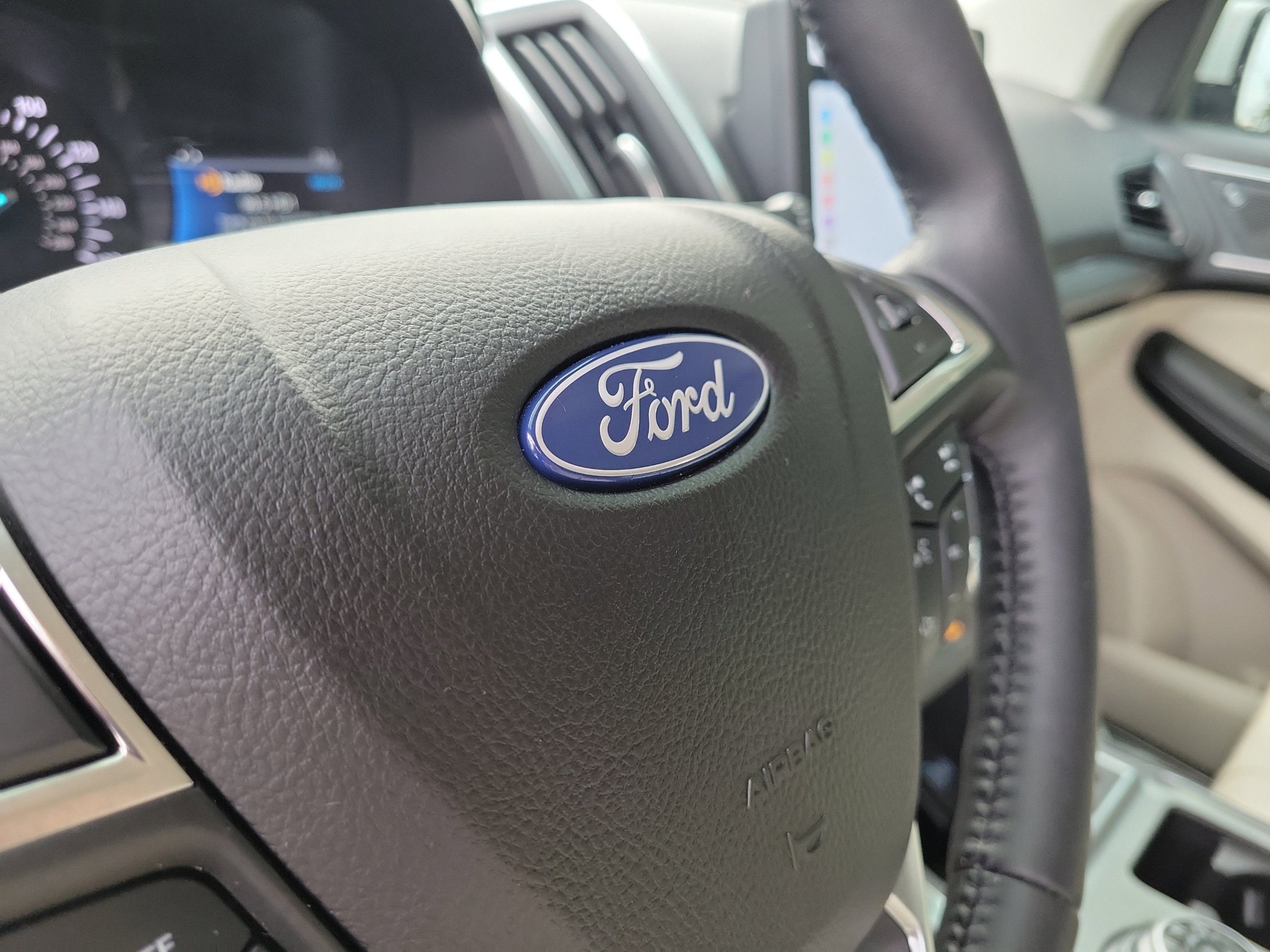 Used 2023 Ford Edge Titanium AWD/4WD image 28