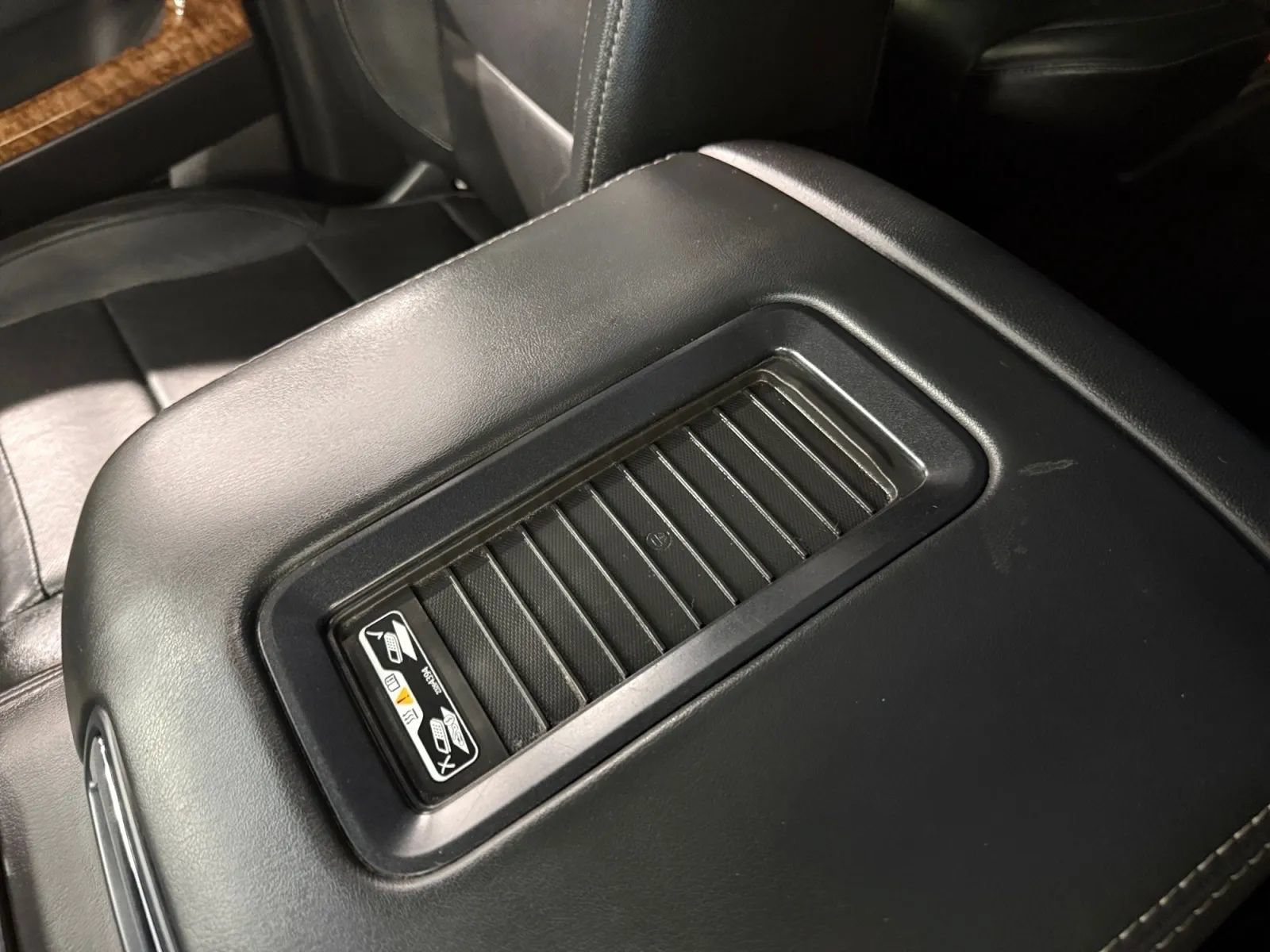 Used 2020 Chevrolet Suburban Premier AWD/4WD image 27
