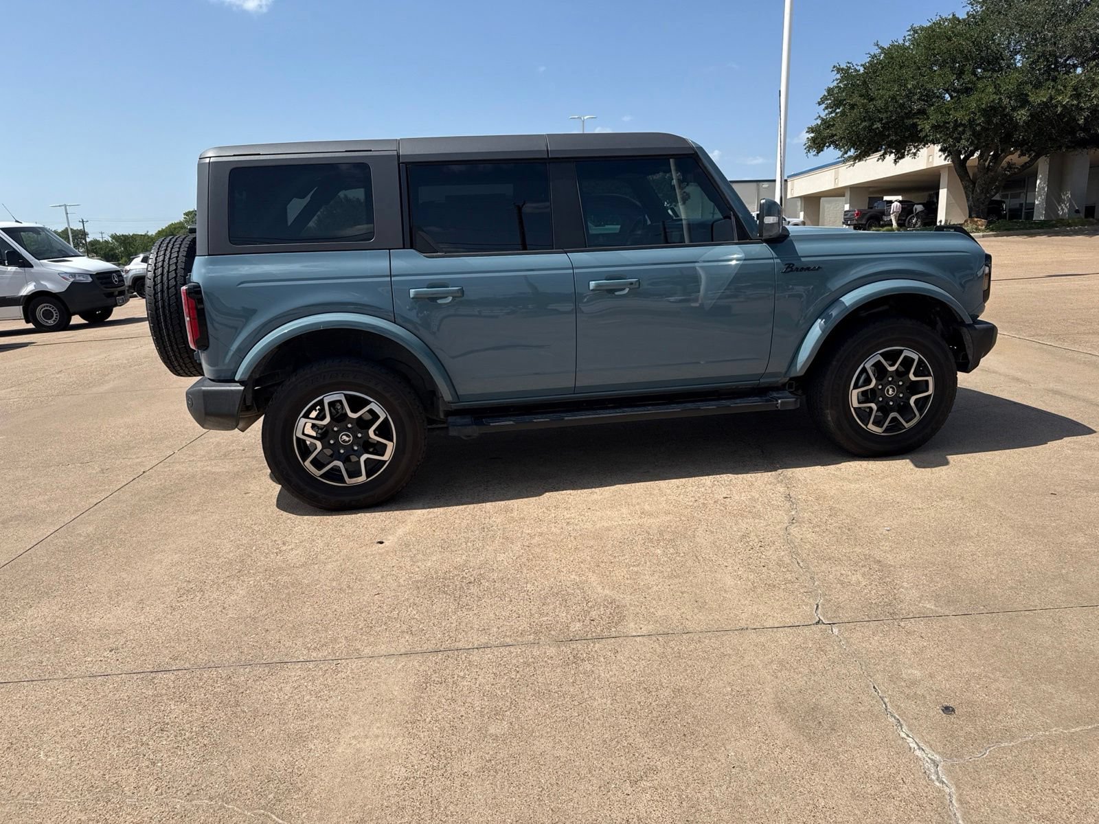 Used 2023 Ford Bronco Outer Banks AWD/4WD image 8